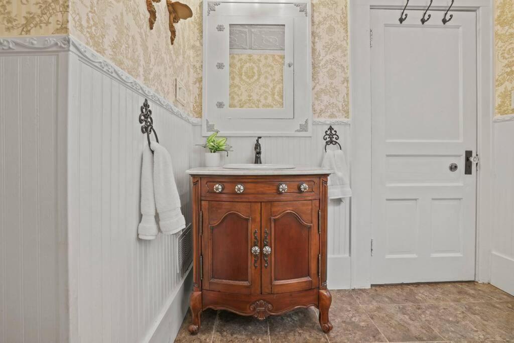 Charming Victorian Home - 2 Minutes To Downtown Lancaster Extérieur photo