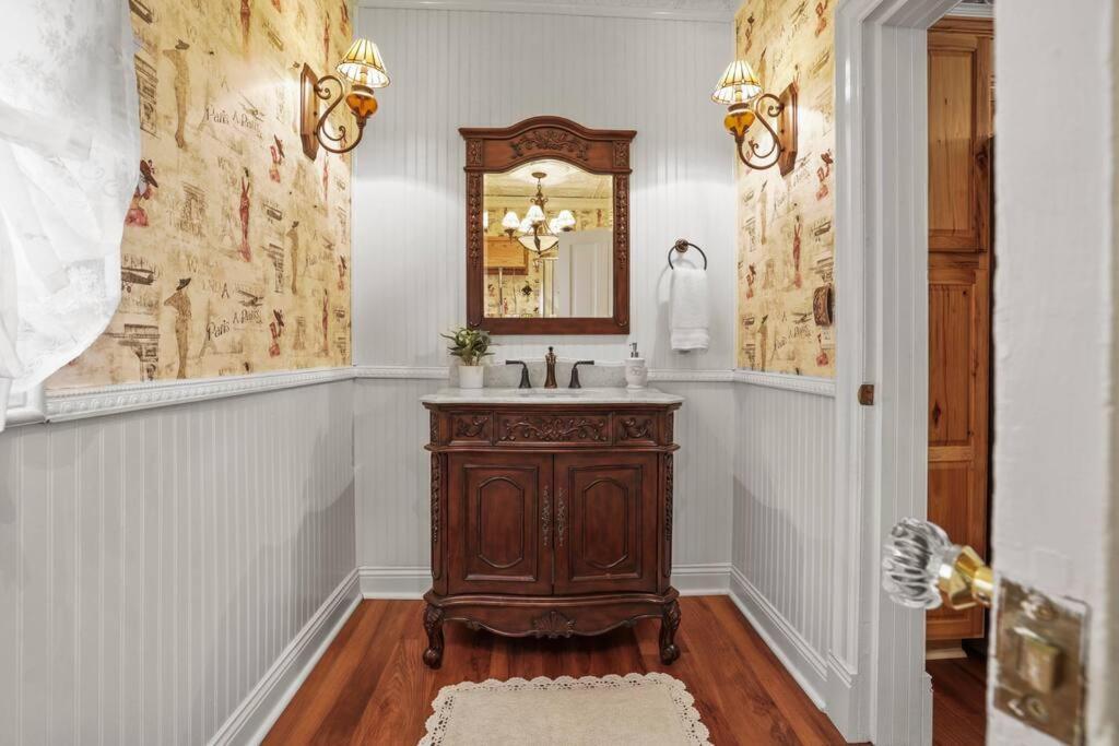 Charming Victorian Home - 2 Minutes To Downtown Lancaster Extérieur photo