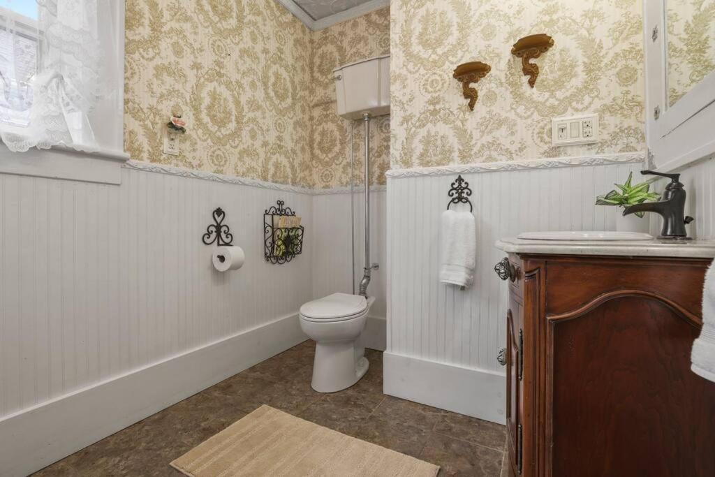 Charming Victorian Home - 2 Minutes To Downtown Lancaster Extérieur photo