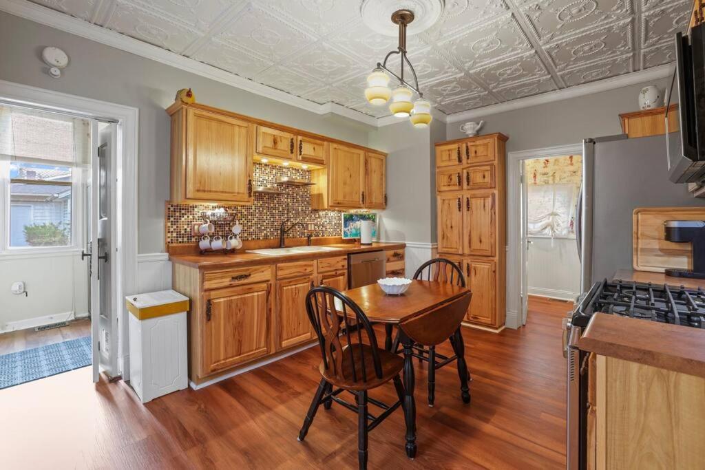 Charming Victorian Home - 2 Minutes To Downtown Lancaster Extérieur photo